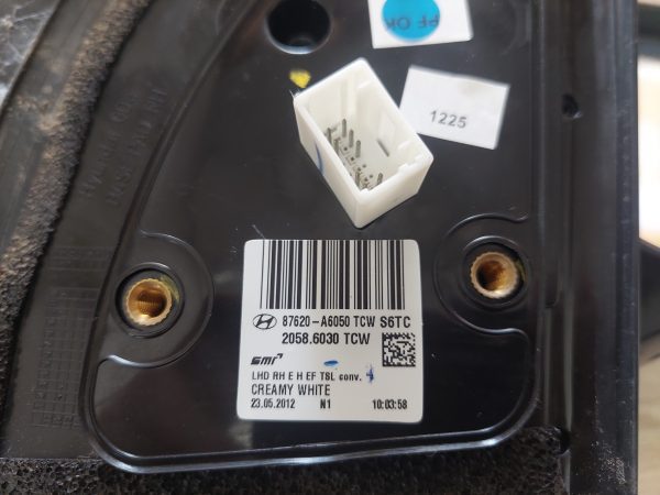 ΚΑΘΡΕΠΤΗΣ ΔΕΞΙΟΣ HYUNDAI i30 2012 CRDi 87620-A6050